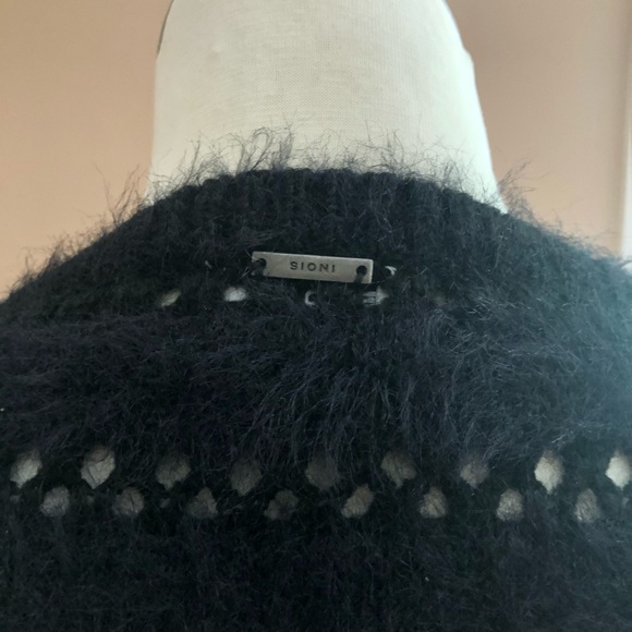 Sioni Black Sweater Cardigan with Pearl Fastener - Picture 6 of 7